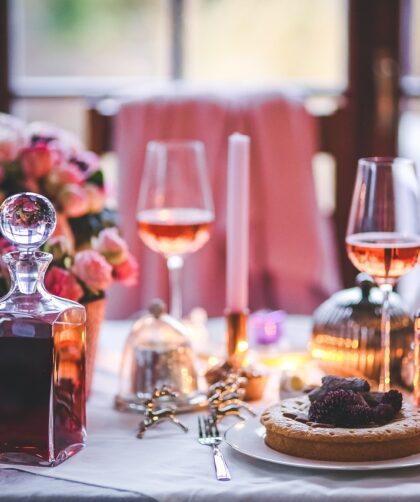 table setting, celebration, feast, meal, dishes, wine, dinner, feast, wine, wine, wine, wine, wine, dinner, dinner, dinner, dinner